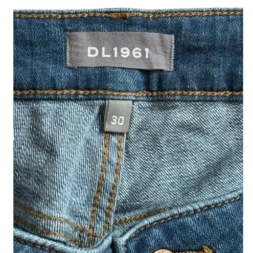 DL1961 Karlie Boyfriend Cutoff Jean Shorts in Bluegrass Size 30