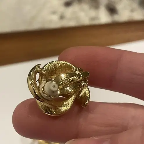 Givenchy Pretty Vintage Signed Gold Tone Clip On Earrings