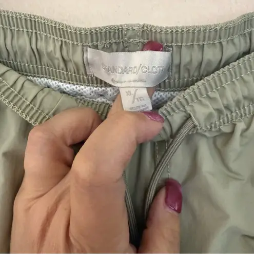 Standard Cloth women's Olive Green Shorts Size 16 Swim Hiking