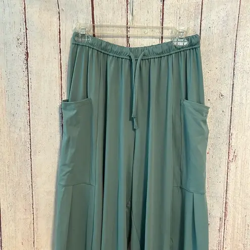 Halara NWT  Mid rise Wide Leg Pants