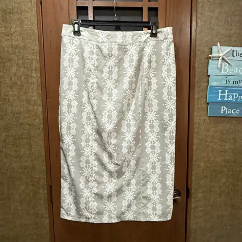 Ripskirt Hawaii Length3 Large EUC ONLY HAS KEY CARD POCKET White