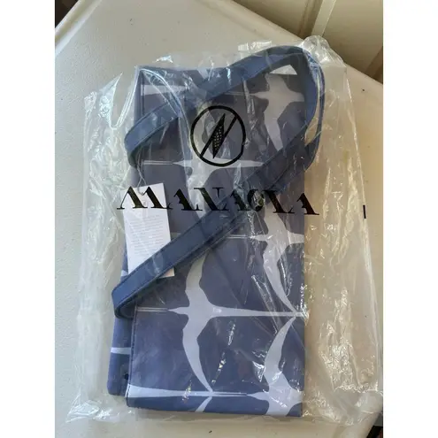 NWT Manaola Kinolau Collection All Over 'Iwa Birds Zipper Closure Tote Bag Blue