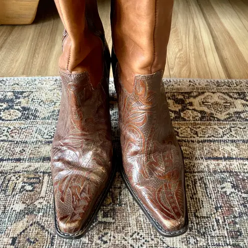 Vintage Tooled Leather Western Cowboy Stacked Heel Boots in Cognac Brown