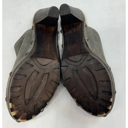 sbicca Shoes Womens Size 9 Gray Studded Mules Vintage Collection Wood Heel