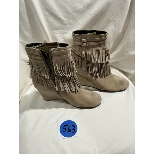 Aerosoles Woman’s Plumming Bird Fringed Suede Wedge Ankle Boot Beige Size 6