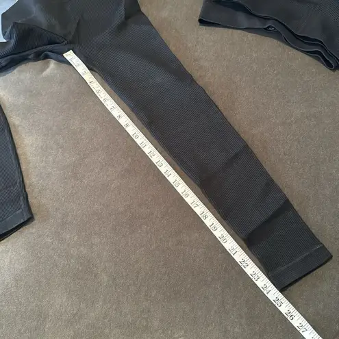 Women’s Black Activewear Set 2 Workout Tops & Leggings Size M NEW Size M