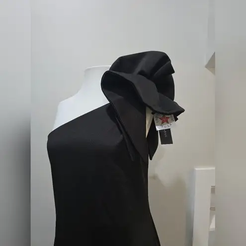 Betsy and Adam "Daisy" Long Scuba Crepe Ruffle One Shoulder Gown NWT Sz 14 Black