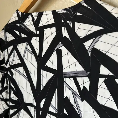 Diane Von Furstenberg  black and white geometric silk blouse