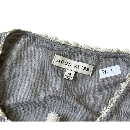 Moon River Gray Balloon Sleeve Embroidered Top Women's Size Medium | 39-19