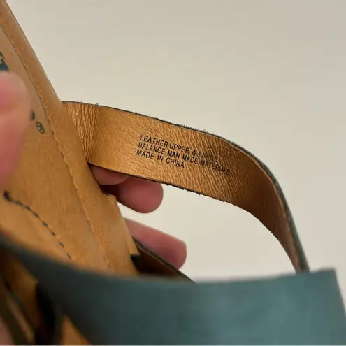 Born Shoes Born Isle Slide Leather Slip-On Sandal Women’s size 7 in Turquoise Blue