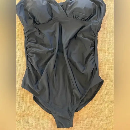 Maternity Swim NWT Ingrid & Isabel Black One Piece Halter Swimsuit beach summer Size M