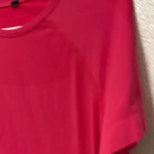 Mondetta Magenta Short Sleeve Top Estimated Size Large