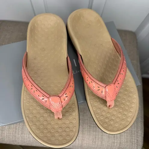 Vionic Cassandra Coral Pink and Tan Sandals Thong Leather size 6 comfortable