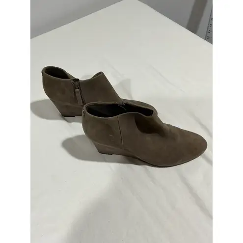 Easy Spirit Woman’s Tan Suede Size 10 Wedge Heel Ankle Boot