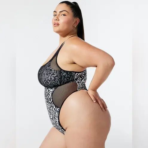 Savage X Fenty Black and White Women's Swimsuit. NWT Size 1X