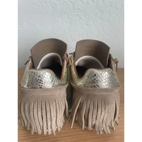 Esseutesse Suede Fringe Sneaker