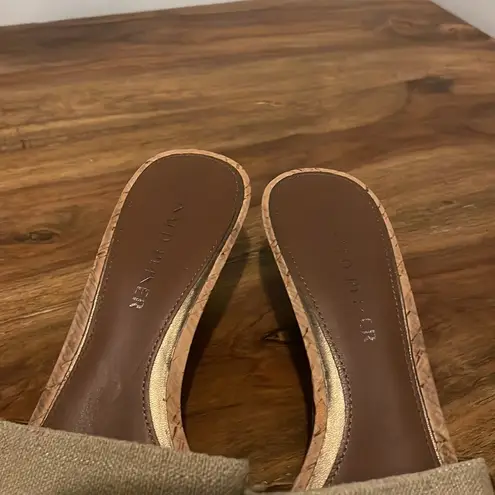 Donald Pliner Kitten Heel