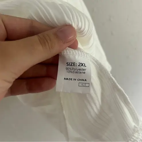 🦋 NWOT Textured White Women's Top Blouse Short Sleeve T