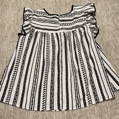 3X black and white flowy top ruffle short sleeves keyhole neck