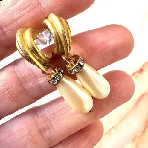 Vintage gold tone faux pearl drop earrings