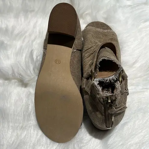 Very G SOLANGE PEEP TOE BOOTIE. Size 8.5. B71