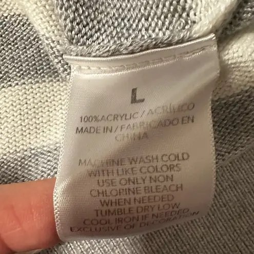 Women’s EV1 Grey And White Striped Large Pullover Lightweight Sweater.