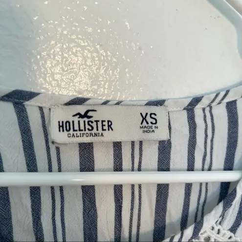 Hollister  Cropped Long Sleeve Top White Blue/Gray Stripes