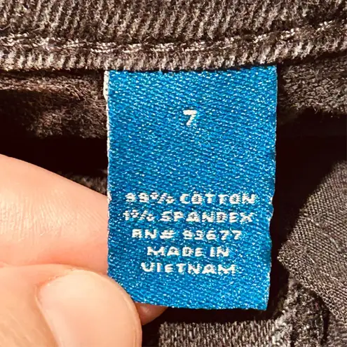 NEW Juniors Size 7 Arizona Jeans Shortie Black Shorts Frayed Denim 2.5" Inseam