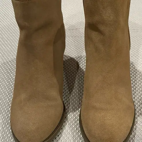 American Eagle  Outfitters Tan Genuine Suede Ankle boots size 9