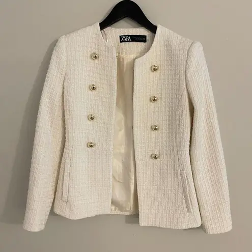 ZARA  STRUCTURED ROUND NECK BLAZER WHITE GOLD BUTTONS SIZE XS