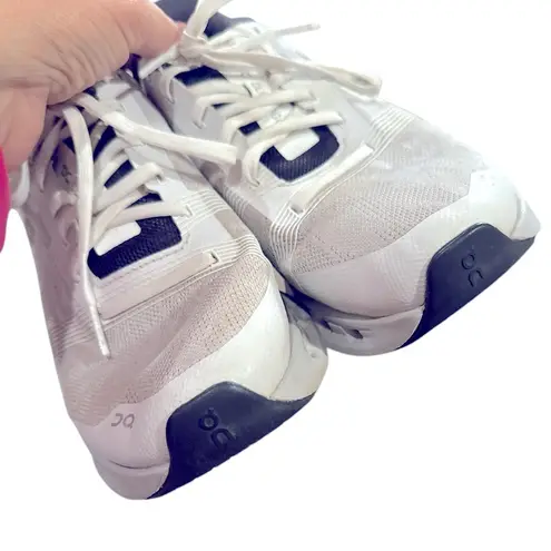 ON RUNNING CLOUDGO WOMENS WHITE GRAY SNEAKERS 9