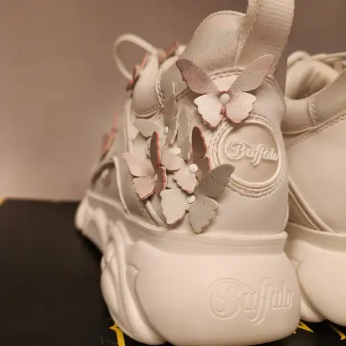 Buffalo London Cloud Butterfly Women’s White Platform Sneakers Size 10.5