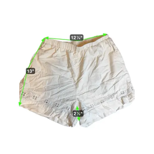 Commense White Embroidered Eyelet Shorts – Size M Size M
