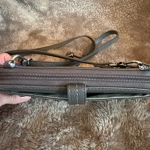 The Sak Smartphone crossbody purse grey