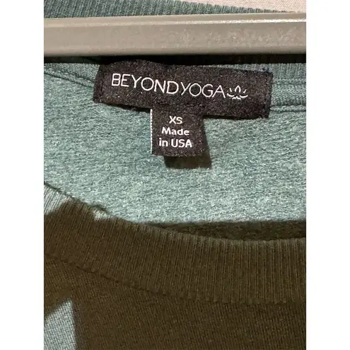 Beyond Yoga  Women's XS Green Crewneck Sweatshirt Casual Solid Basic Athleisure