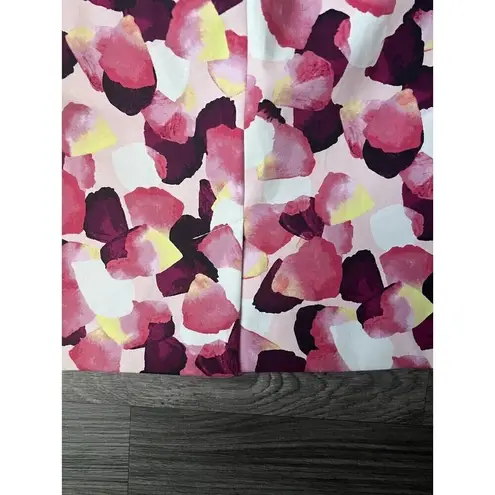 Willow & Thread Essentials Pencil Skirt Pink & White Flower Petal Print Size 6 Pink