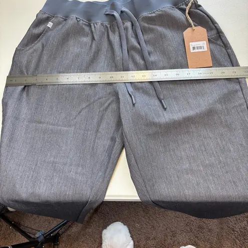 Peelz Scrubs Kira style 4 pocket jogger pants, color Grey size Medium NWT Gray