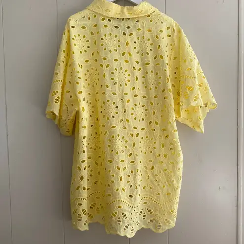 FORE Yellow Eyelet Lace Button