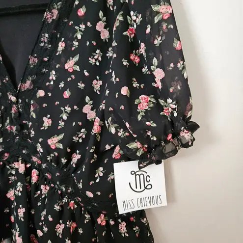 Miss Chievous Miss Chevious Blouse Floral Cropped Black Buttons V-Neck Casual Neutral