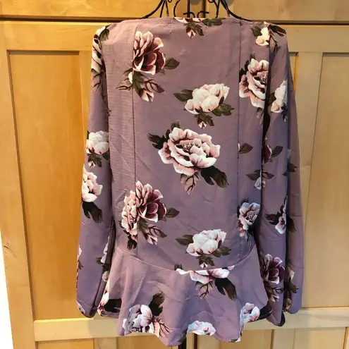 Jon & anna - Contemporary lavender light purple floral Top size L