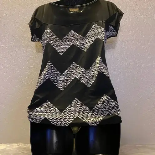 Free Kisses Black & White Pattern Short Sleeve Blouse with Accent Necklace