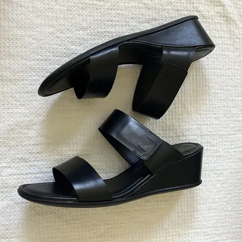 Ecco  HAPE 35 WEDGE SANDAL IN BLACK SIZE 9-9.5