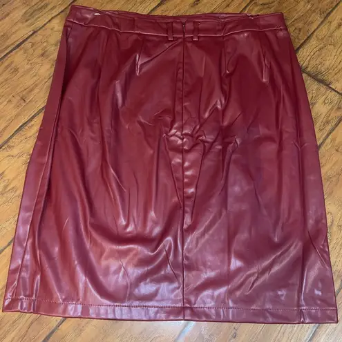 Kate Kasin Red faux leather skirt with front slit NWT woman’s XXL