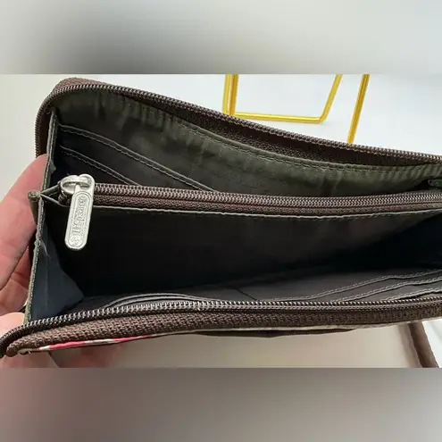 LeSportsac A Cute Floral Print Nylon Zip Wallet Wristlet