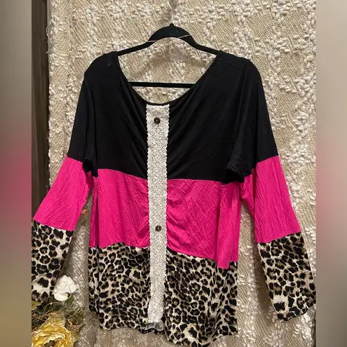 Lovely J Trendy leopard print Modern Top Size XL. Black