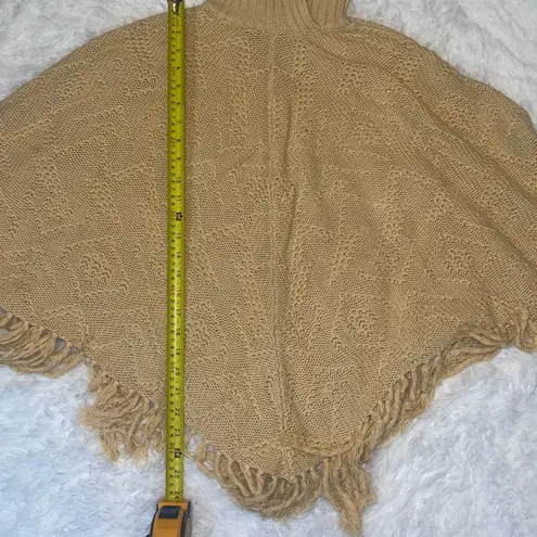 Storybook knits tan knit poncho shrug fringe hem boho hippie festival Large