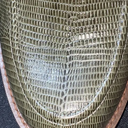 NEW BRIOSO Wo size 8 Olive Green Leather SLIP on Loafers with Embellishments