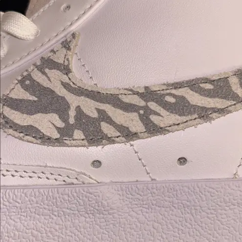 Nike  Womens White Blazer Mid “77 SE Leather  Sneakers with Zebra Print Size 10
