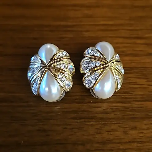 St. John 💕💕 Clip On Earrings ~ Gold Imitatation Pearl with Crystals NWOT