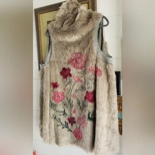 Dylan , Los Angeles, Faux Fur Vest, size M, never used